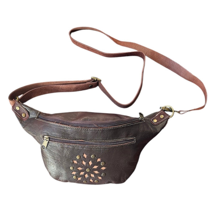 Natural leather shoulder bag.