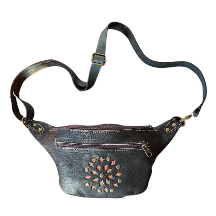 Natural leather shoulder bag.