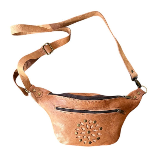 Natural leather shoulder bag.